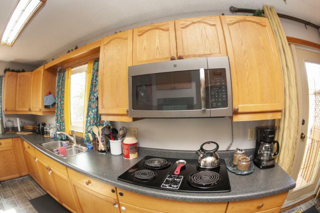 Tiga Bed And Breakfast Yellowknife Exterior photo