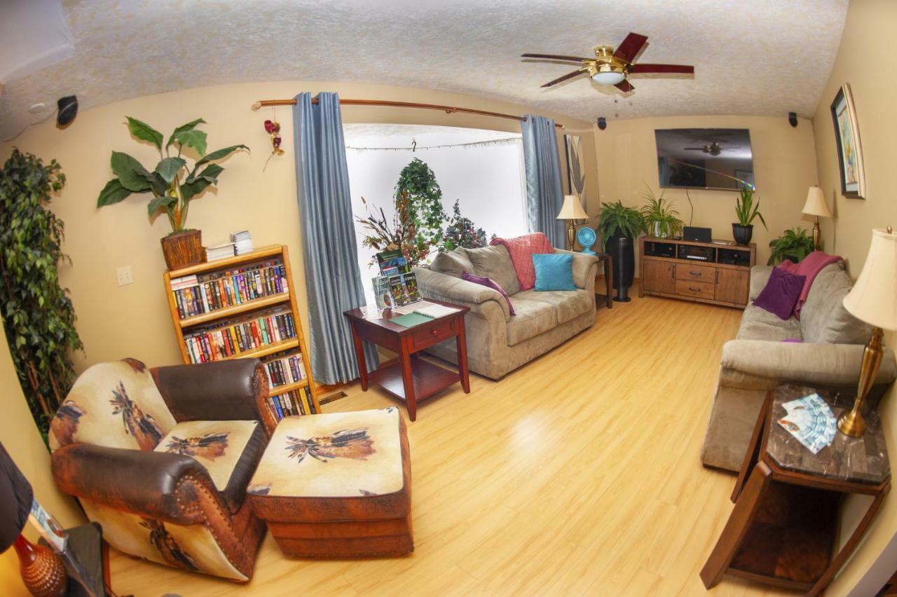 Tiga Bed And Breakfast Yellowknife Exterior photo